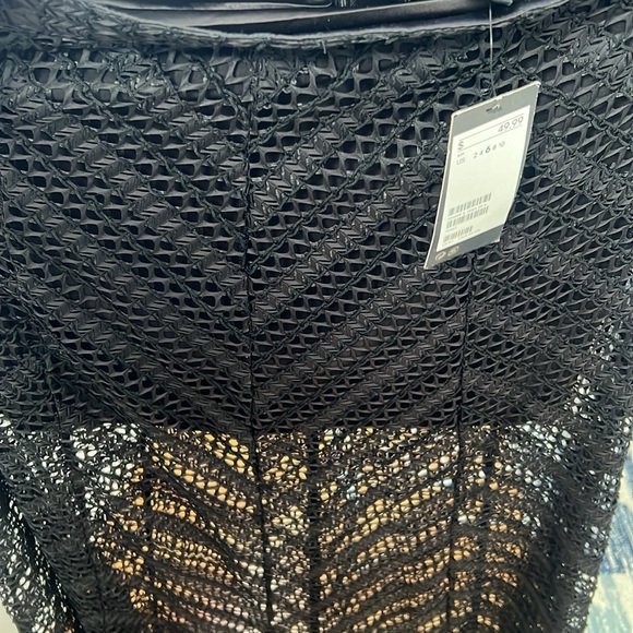 NWT - H&M black cut/out crochet long skirt. Size 6 - Picture 5 of 8